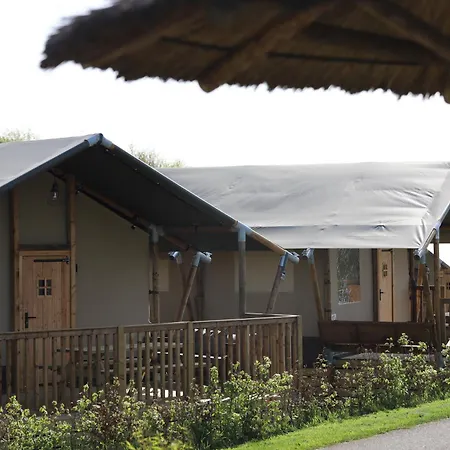 Safaritent Premium Aan Het Water Luxury tent Nieuwe Wetering